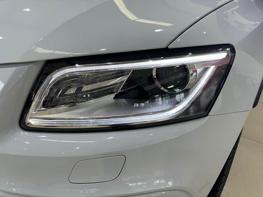 Audi Q5 (Imported) 2016 car image #14