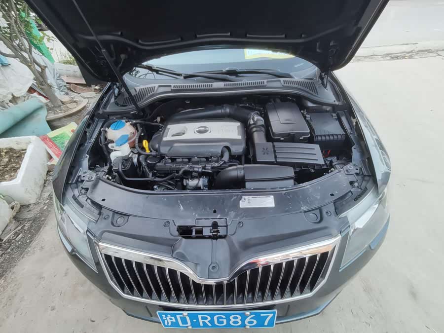 Skoda Superb Combi 2014 car image #14