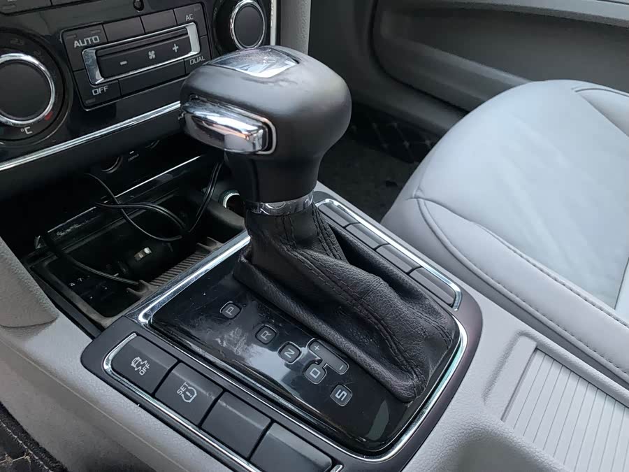 Skoda Superb 2011 صورة سيارة #14