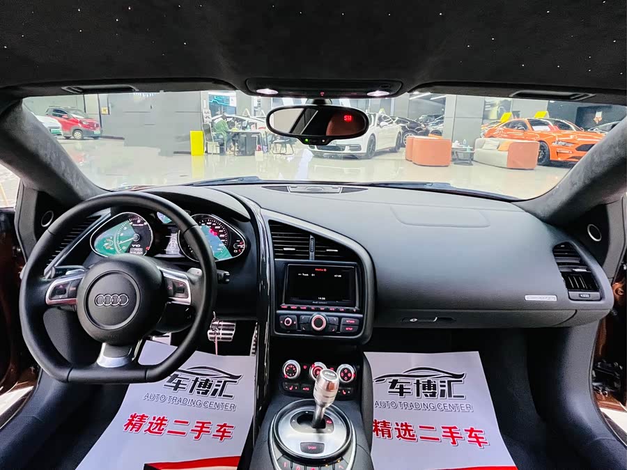 Audi R8 2012 car image #14