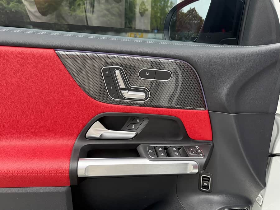 Mercedes-Benz GLB AMG 2023 immagine di auto #14