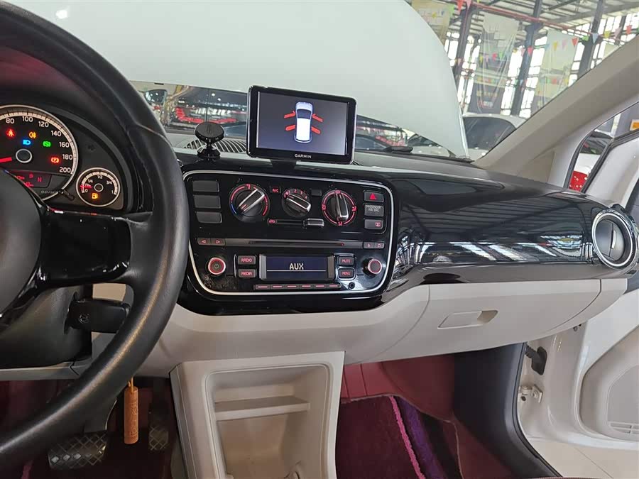 Volkswagen up! 2015 immagine di auto #14