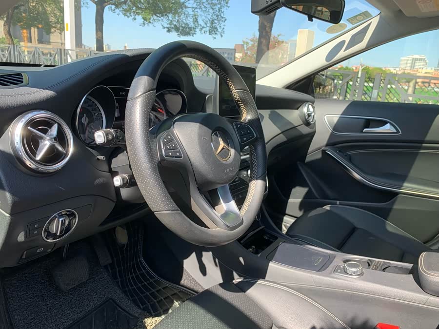 Mercedes-Benz GLA Class 2017 immagine di auto #14