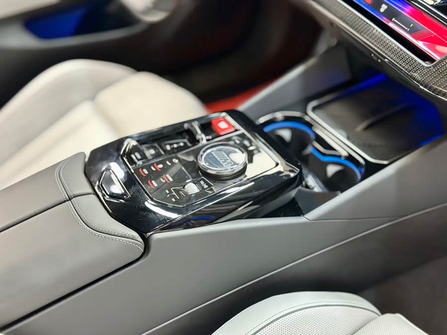 BMW M5 New Energy 2025 car image #14