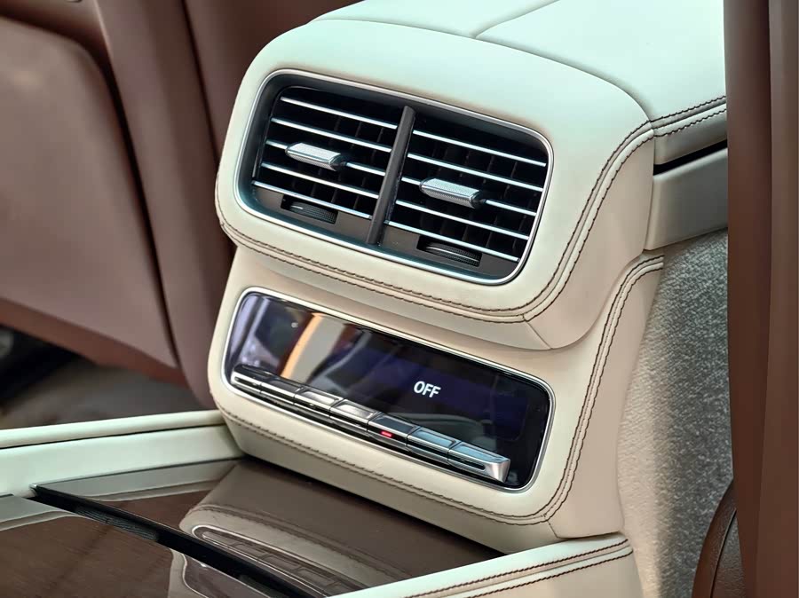 Mercedes-Benz Maybach GLS 2023 car image #14