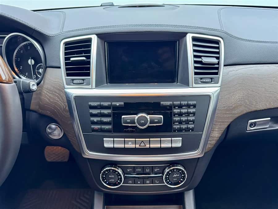 Mercedes-Benz GL Class 2014 car image #14