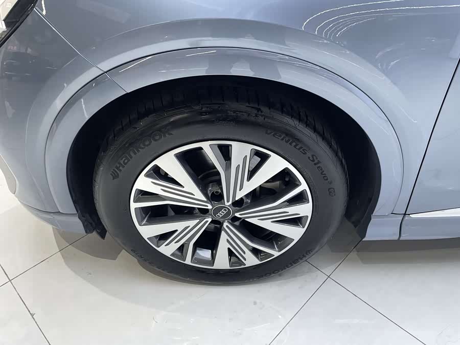 Audi Q4 e-tron 2024 immagine di auto #14