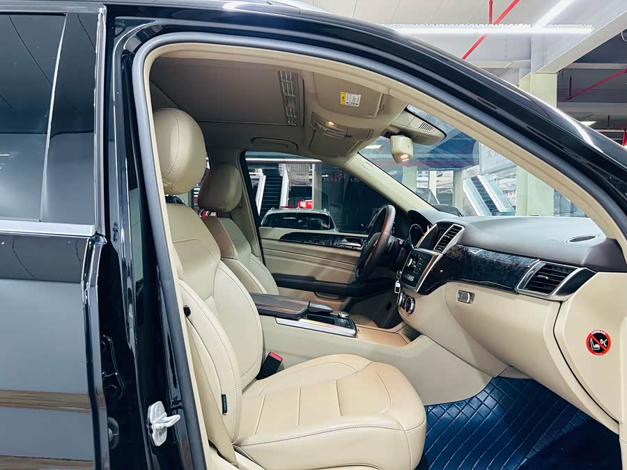 Mercedes-Benz M Class 2015 car image #14