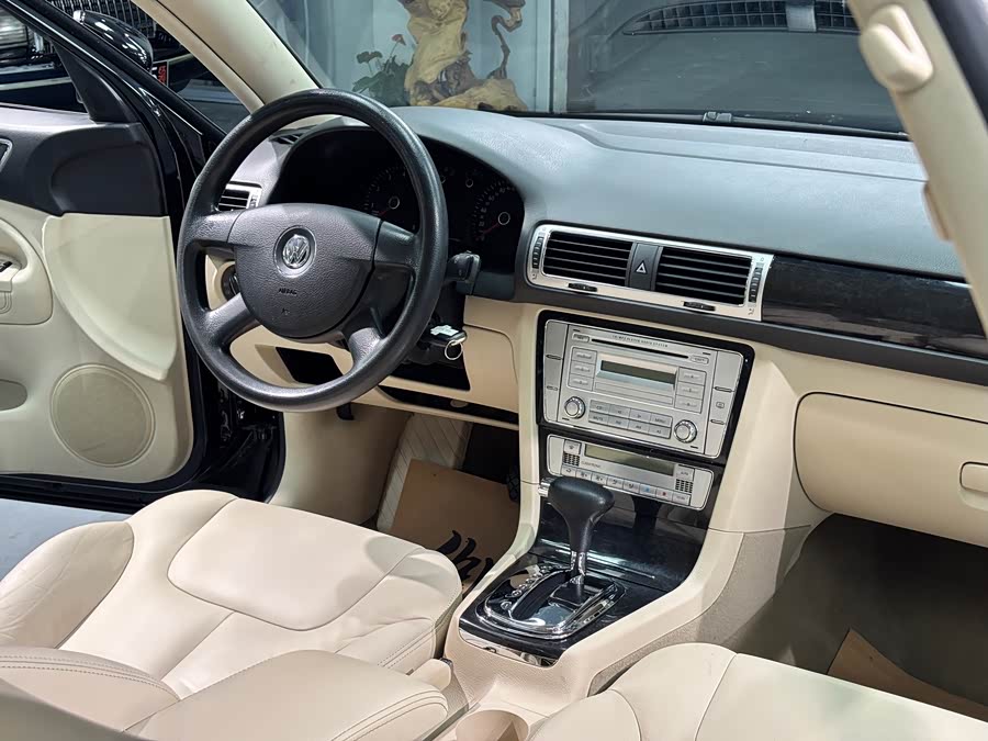 Volkswagen Passat Lingyu 2010 car image #14