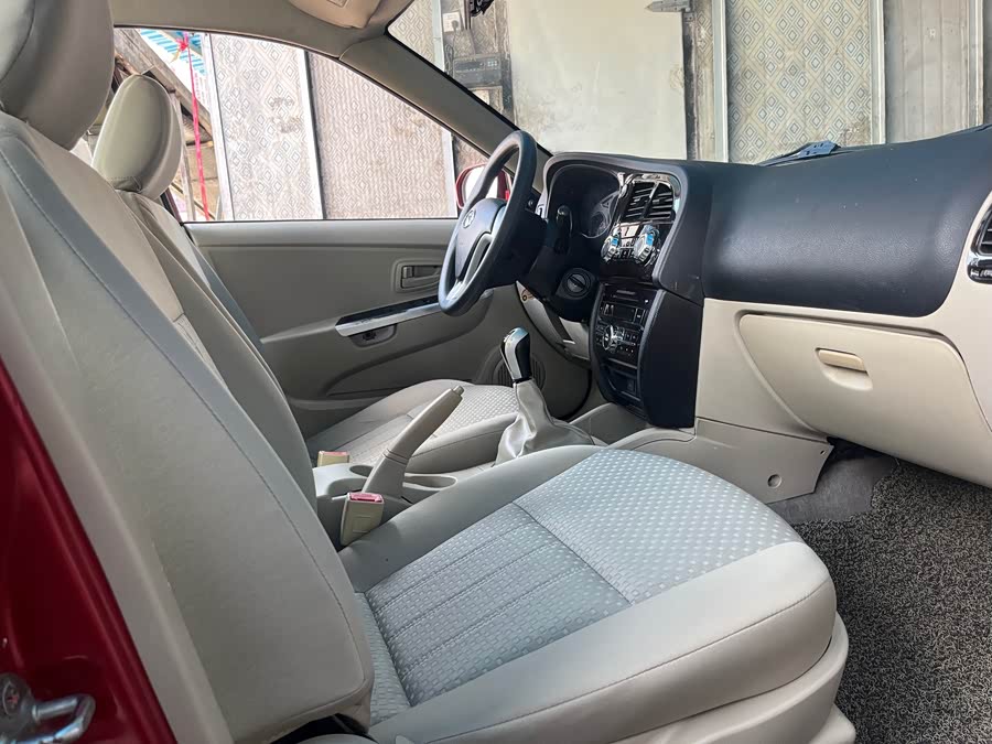 Soueast V3 Lingyue 2014 car image #14