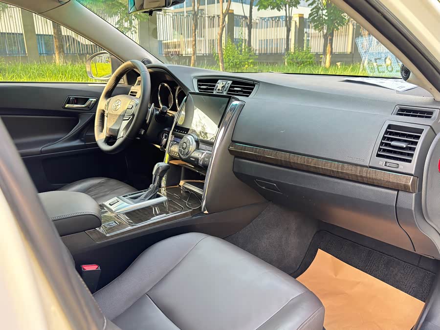 Toyota Reiz 2014 immagine di auto #14