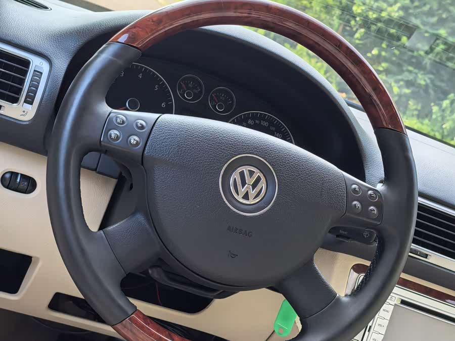 Volkswagen Passat Lingyu 2011 car image #14