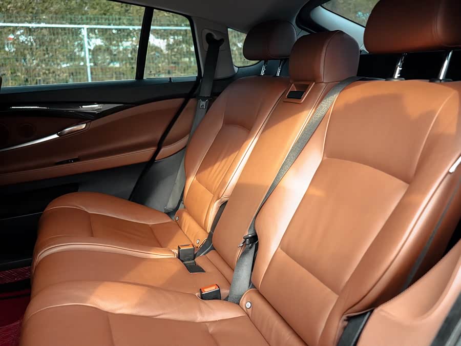 BMW 5 Series GT 2012 immagine di auto #14