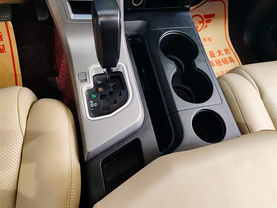 Toyota Sequoia 2018 immagine di auto #14