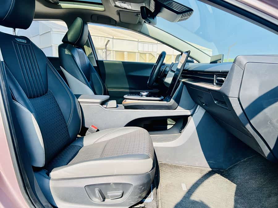 BYD e1 2023 car image #14