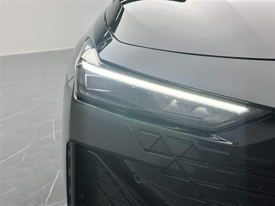 Changan UNI-V 2023 car image #14