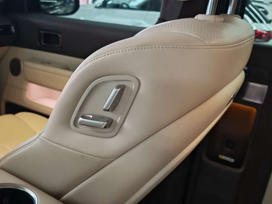 理想汽车 理想MEGA 2024 汽车图片 #14