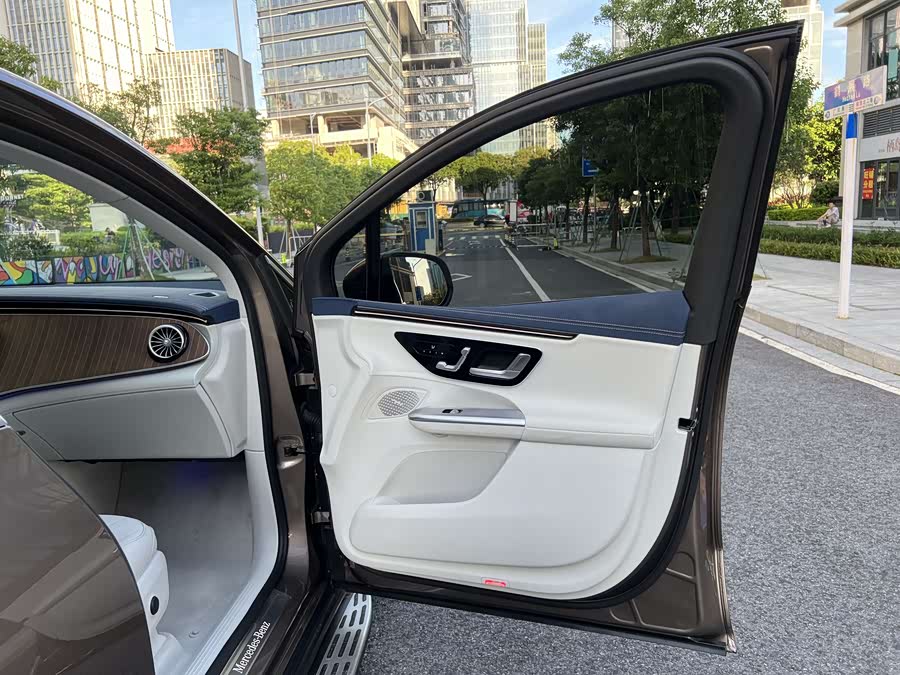 Mercedes-Benz EQE SUV 2023 immagine di auto #14