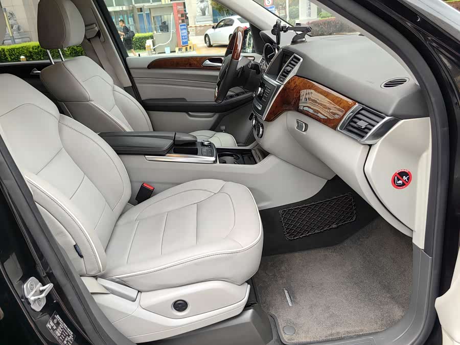 Mercedes-Benz M Class 2012 car image #14