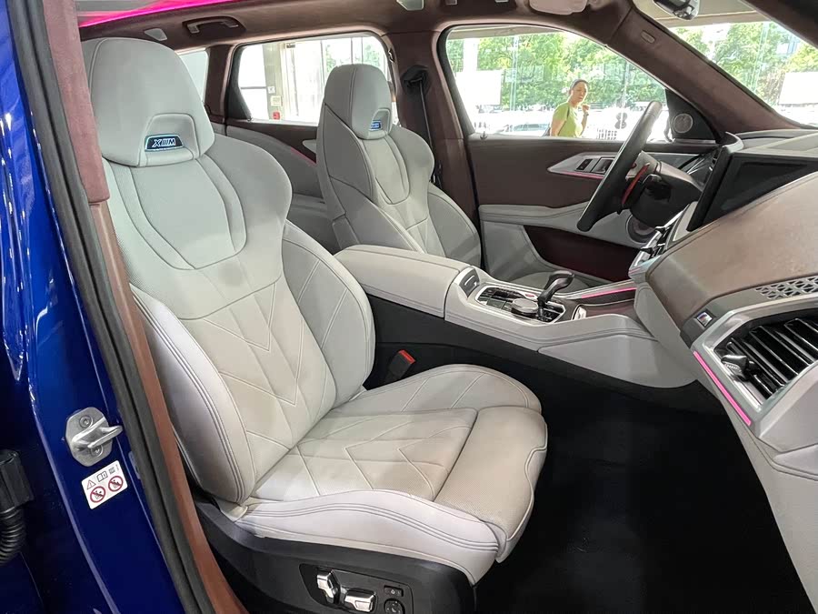 BMW XM 2024 immagine di auto #14