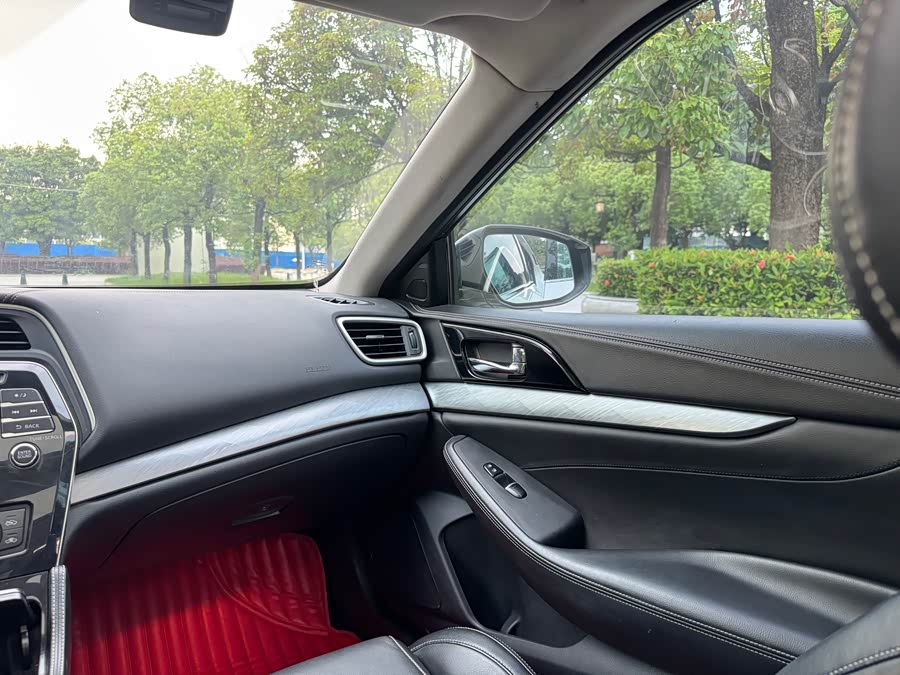 Nissan Maxima 2018 صورة سيارة #14