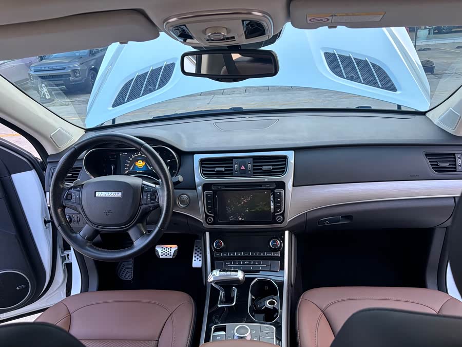 Haval H8 2017 car image #14