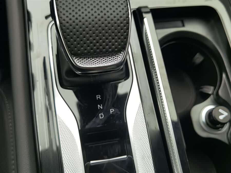 HongQi H5 PHEV 2025 #14 HongQi H5 PHEV 2025 car image #14