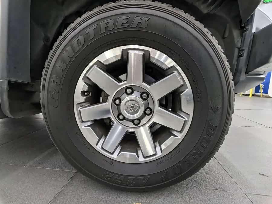 Toyota FJ Cruiser 2017 immagine di auto #14