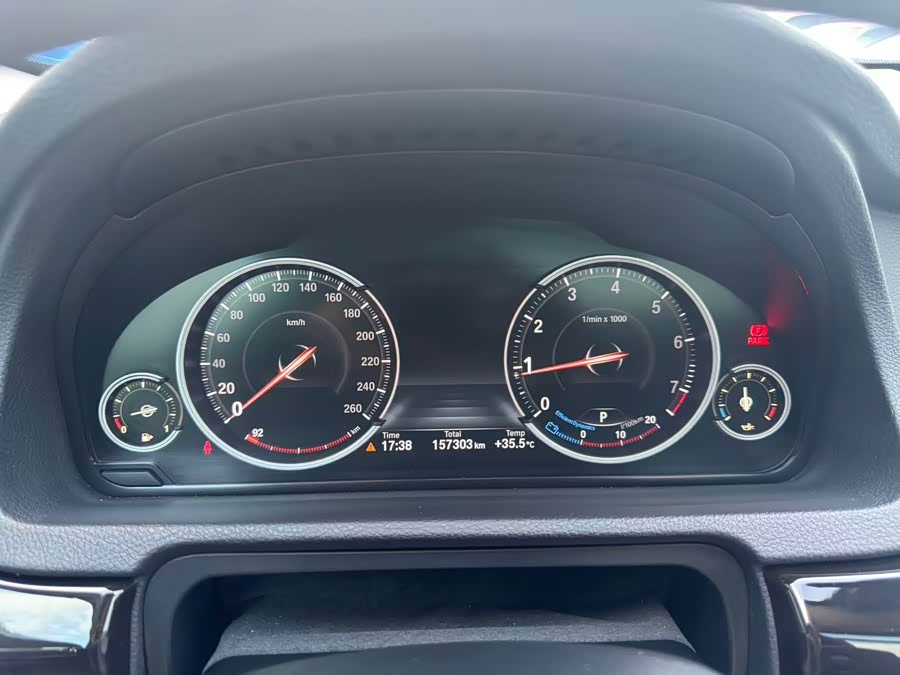 BMW 5 Series GT 2015 immagine di auto #14