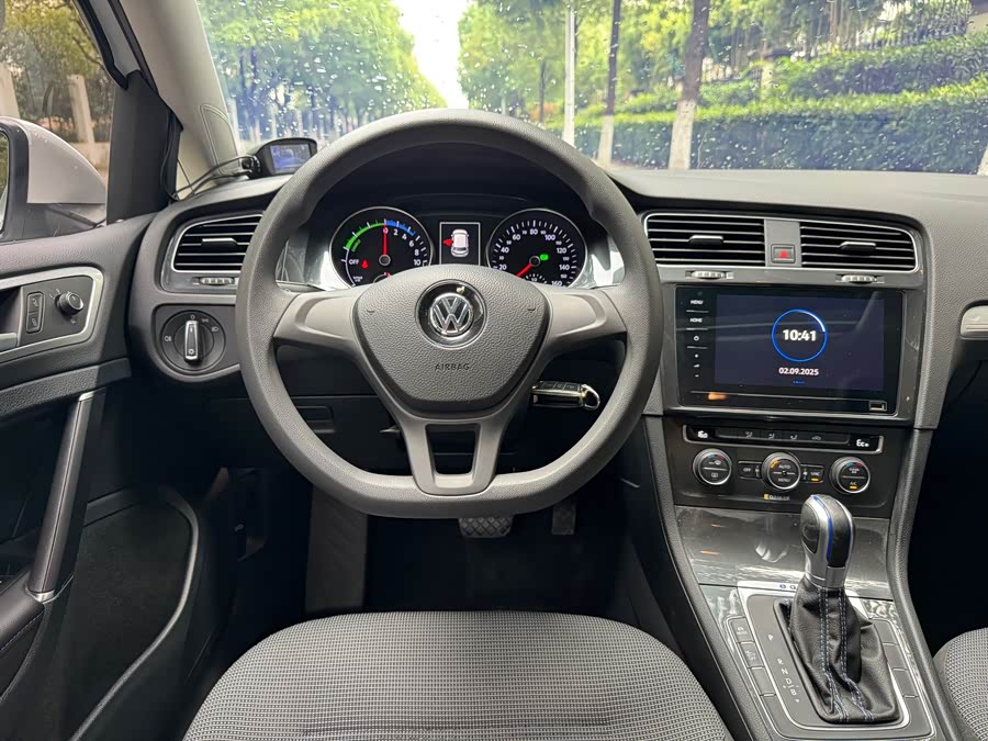 Volkswagen Golf Pure Electric 2021 car image #14