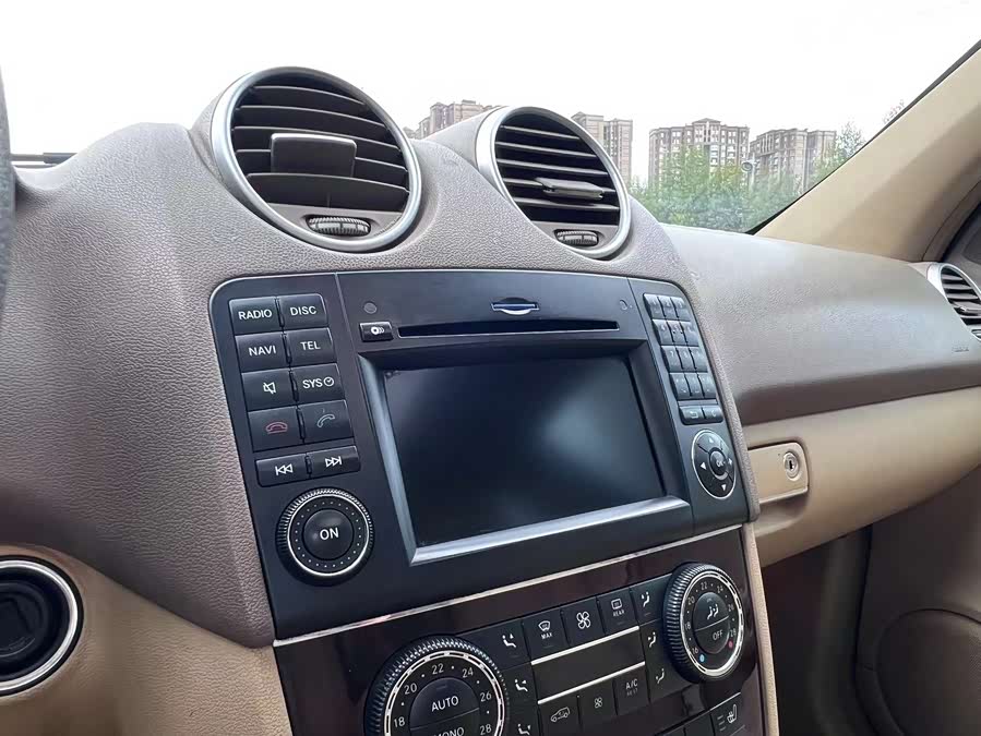 Mercedes-Benz M Class 2009 car image #14