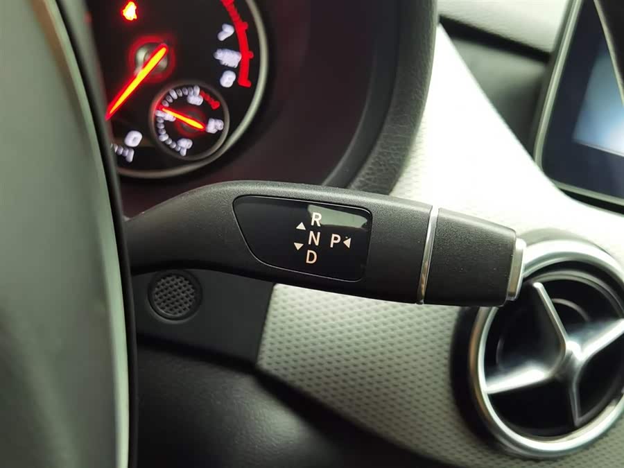 Mercedes-Benz B Class 2017 car image #14