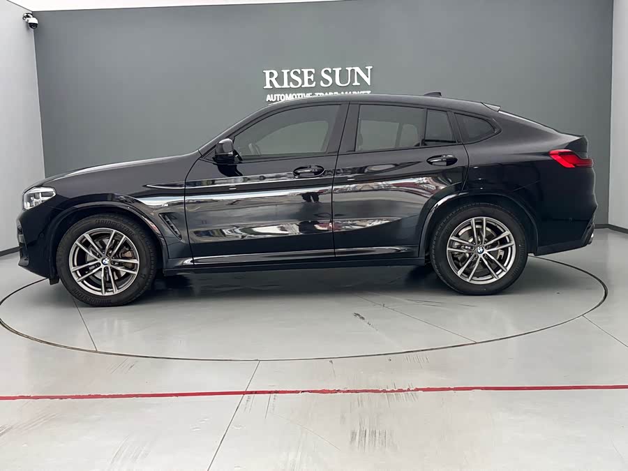 BMW X4 2020 car image #14