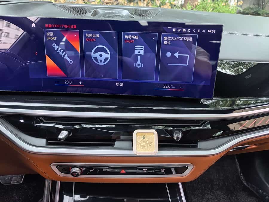 BMW X7 M60i 2023 #14 BMW X7 M60i 2023 car image #14