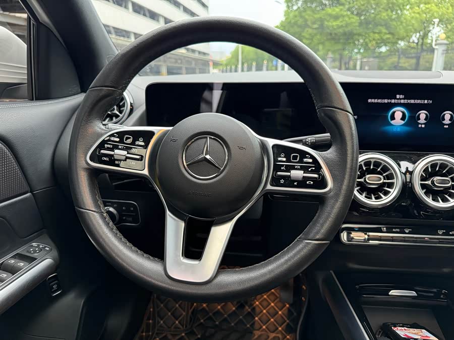 Mercedes-Benz GLA Class 2022 car image #14