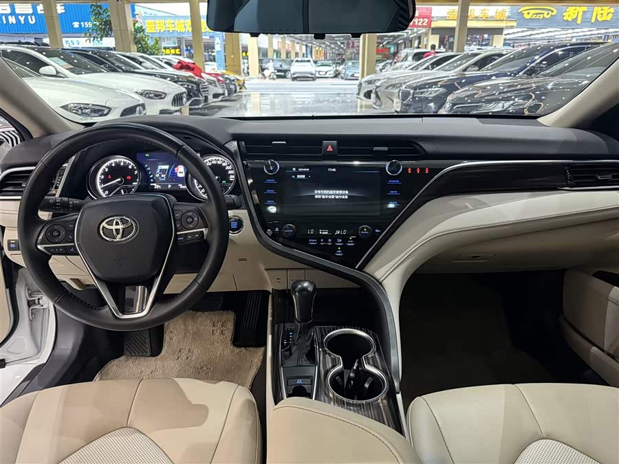 Toyota Camry 2020 car image #14