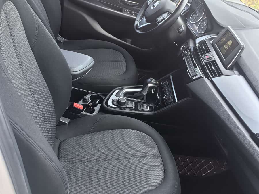 BMW 2 Series Tourer 2017 صورة سيارة #14