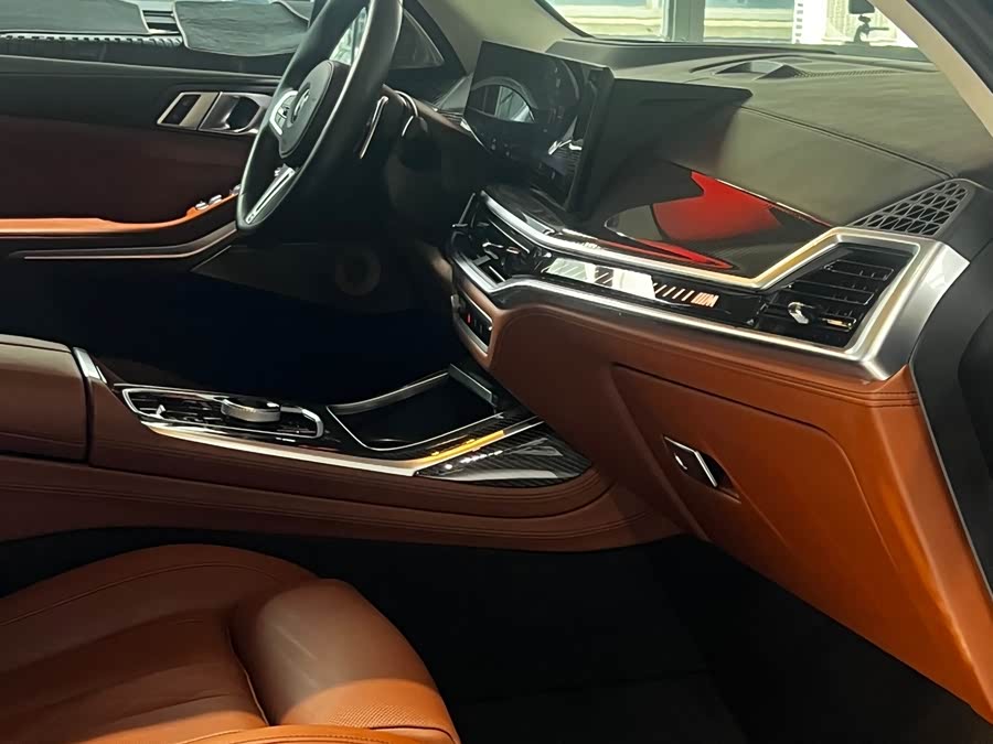 BMW X7 M60i 2023 car image #14