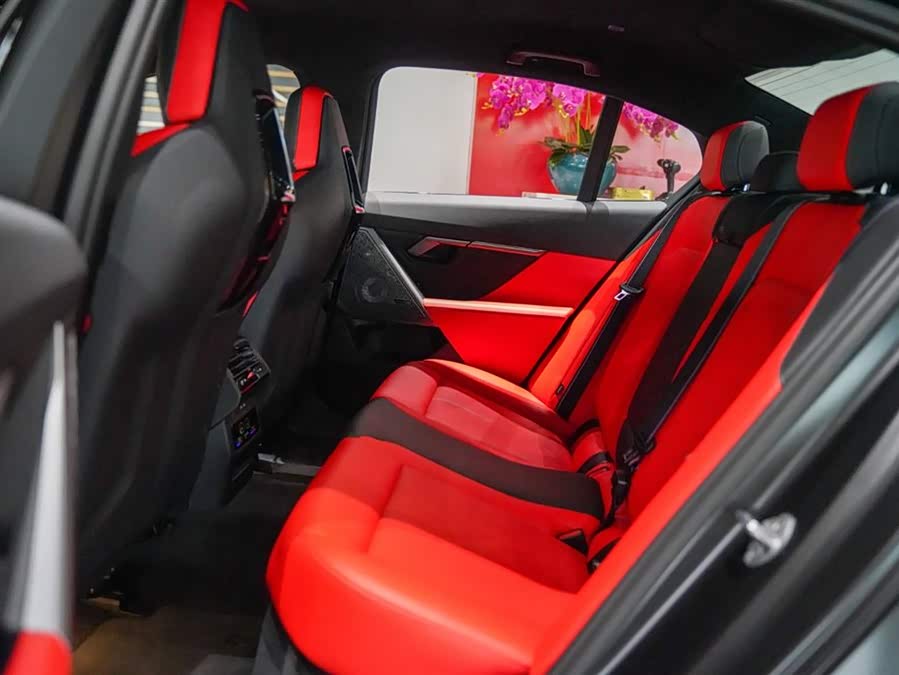 BMW M5 New Energy 2024 immagine di auto #14