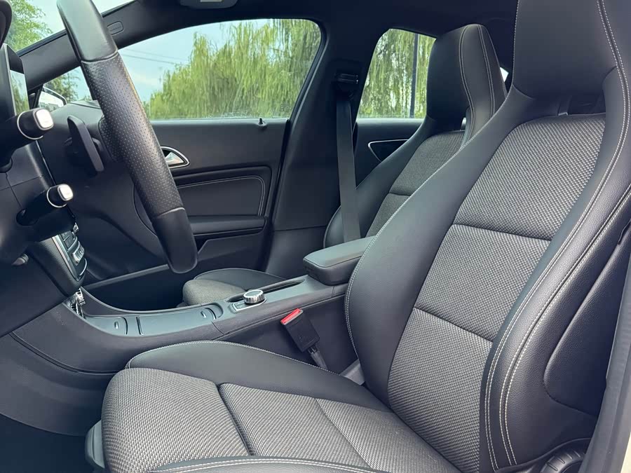 Mercedes-Benz CLA Class (Imported) 2017 #14 Mercedes-Benz CLA Class (Imported) 2017 car image #14