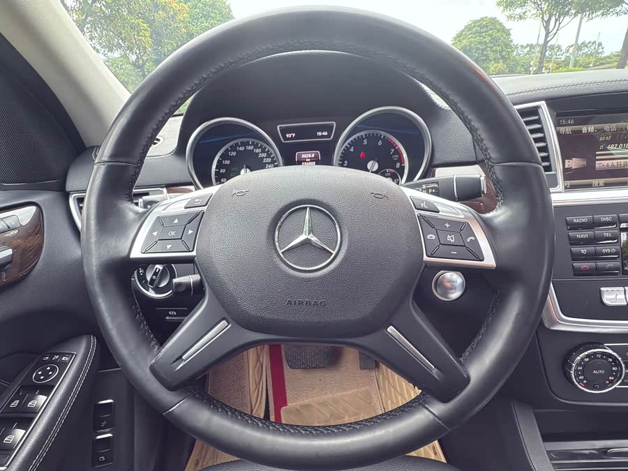 Mercedes-Benz GL Class 2017 immagine di auto #14