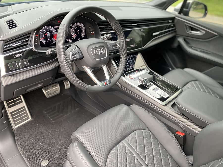 Audi SQ7 2025 car image #14