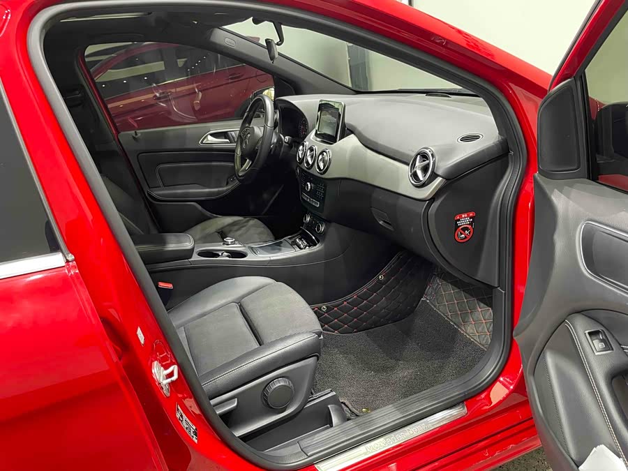 Mercedes-Benz B Class 2016 immagine di auto #14