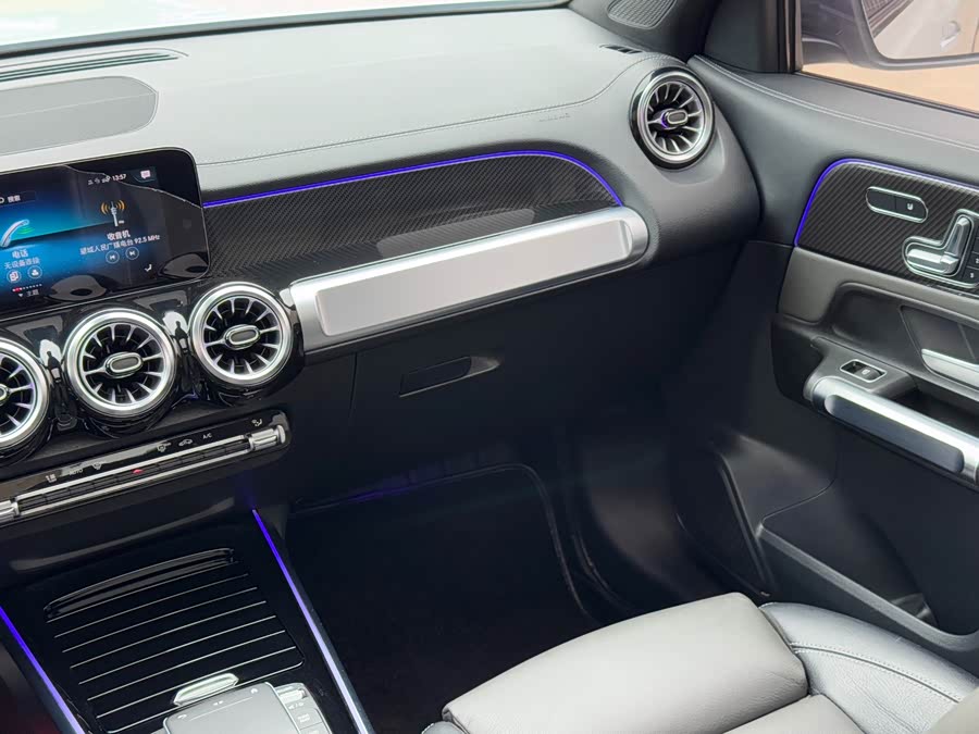 Mercedes-Benz GLB AMG 2022 immagine di auto #14