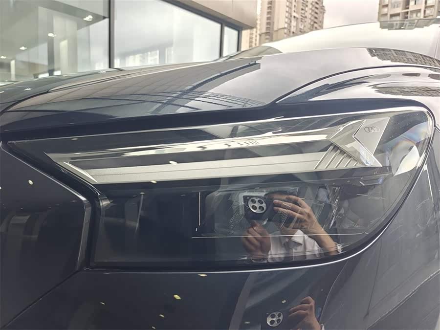 Audi Q4 e-tron 2024 صورة سيارة #14