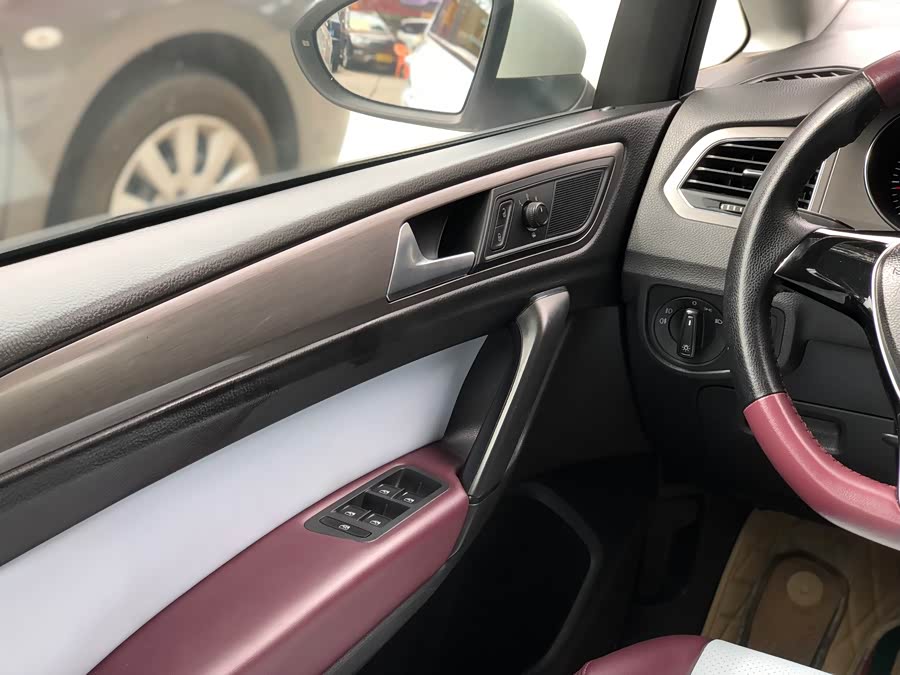 Volkswagen Golf Sportsvan 2018 car image #14