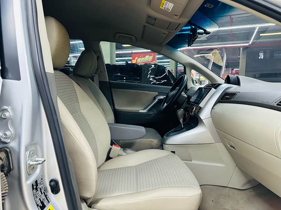 Toyota Reiz 2012 صورة سيارة #14