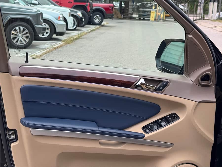 Mercedes-Benz GL Class 2011 car image #14