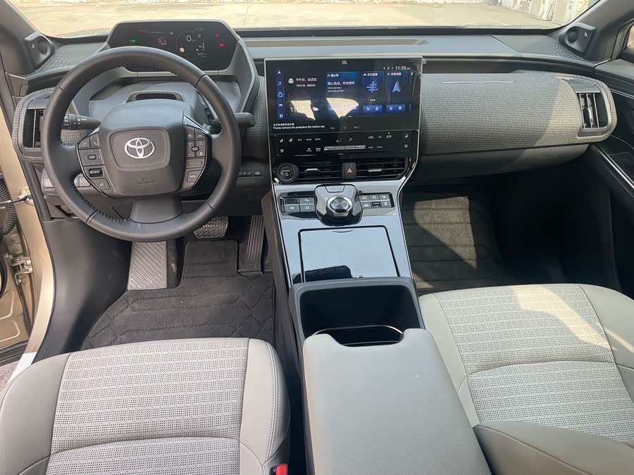 Toyota bZ4X 2022 immagine di auto #14