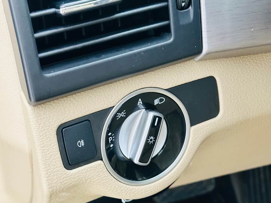 Mercedes-Benz GLK Class (Imported) 2010 #14 Mercedes-Benz GLK Class (Imported) 2010 car image #14